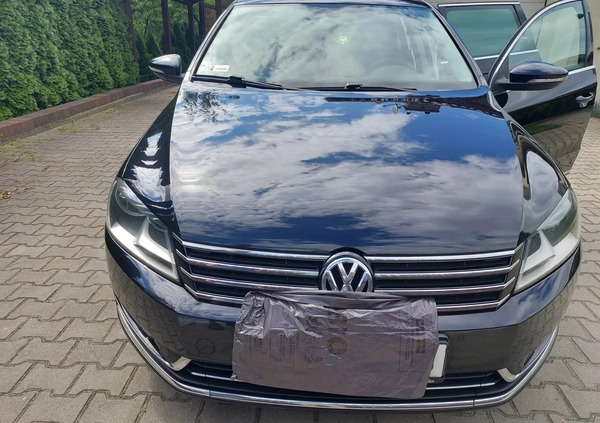 Volkswagen Passat cena 45000 przebieg: 161151, rok produkcji 2013 z Wrocław małe 137